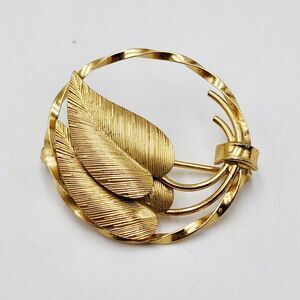 Vintage B.M. Co 12k GF Textured Gold Filled Leaves Round Circle Brooch MCM